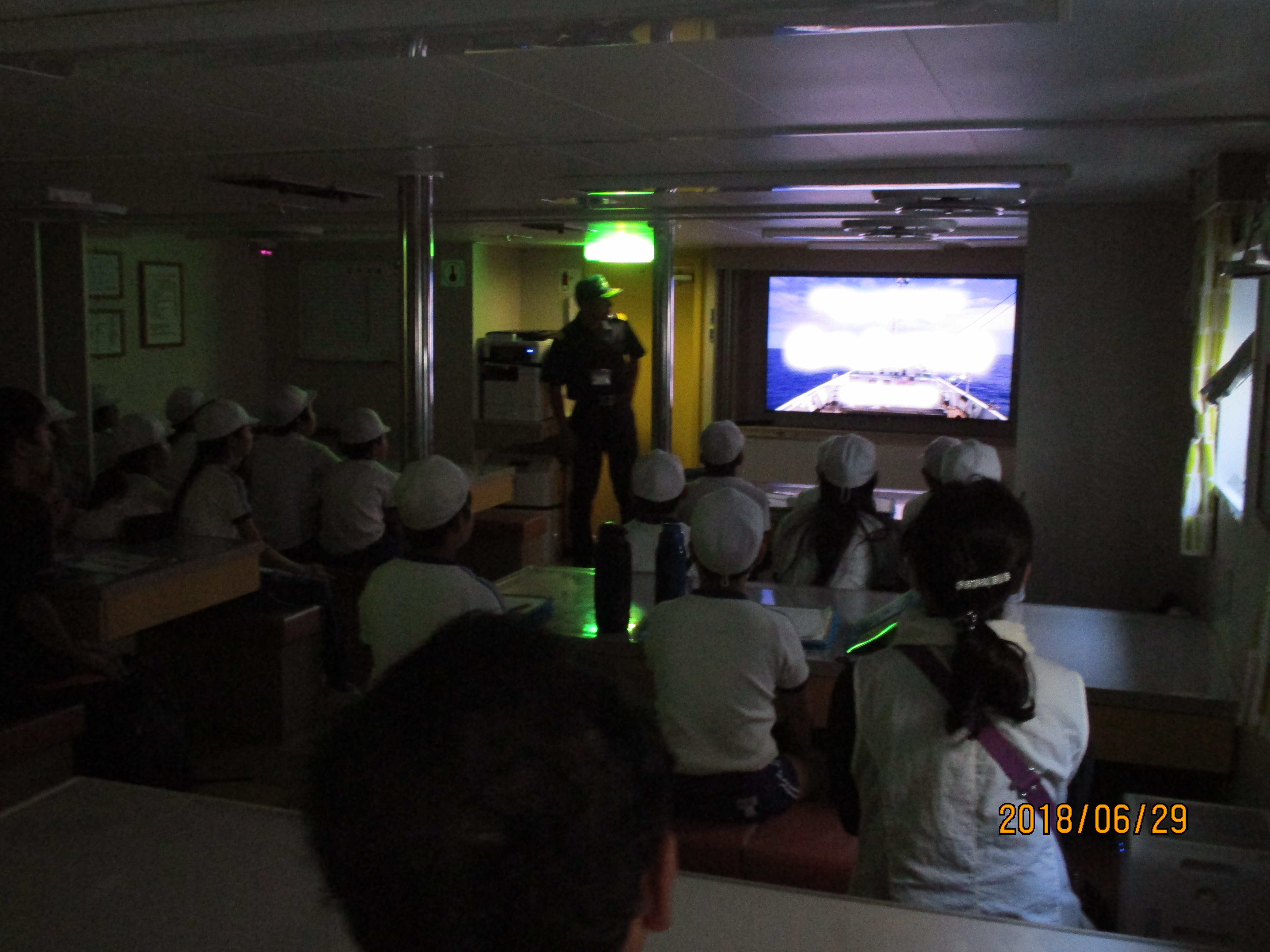 乗船中のビデオ鑑賞